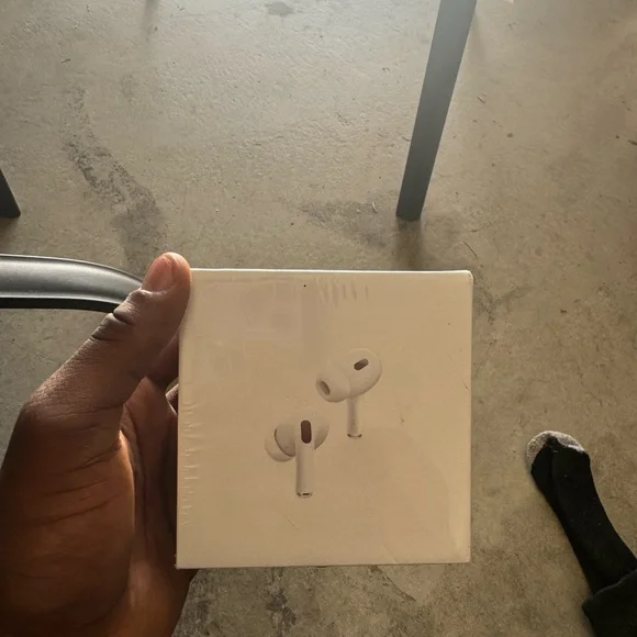 Apple White Earbuds with Charging Case